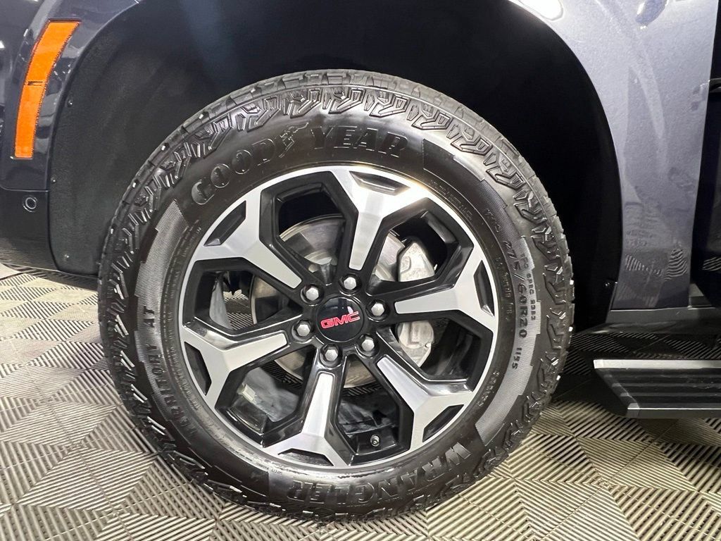 Used 2025 GMC Yukon XL AT4 AWD/4WD image 44