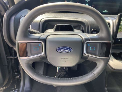 Used 2025 Ford Expedition Active RWD image 32