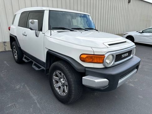 Used 2014 Toyota FJ Cruiser 4WD w/ Convenience Package image 3