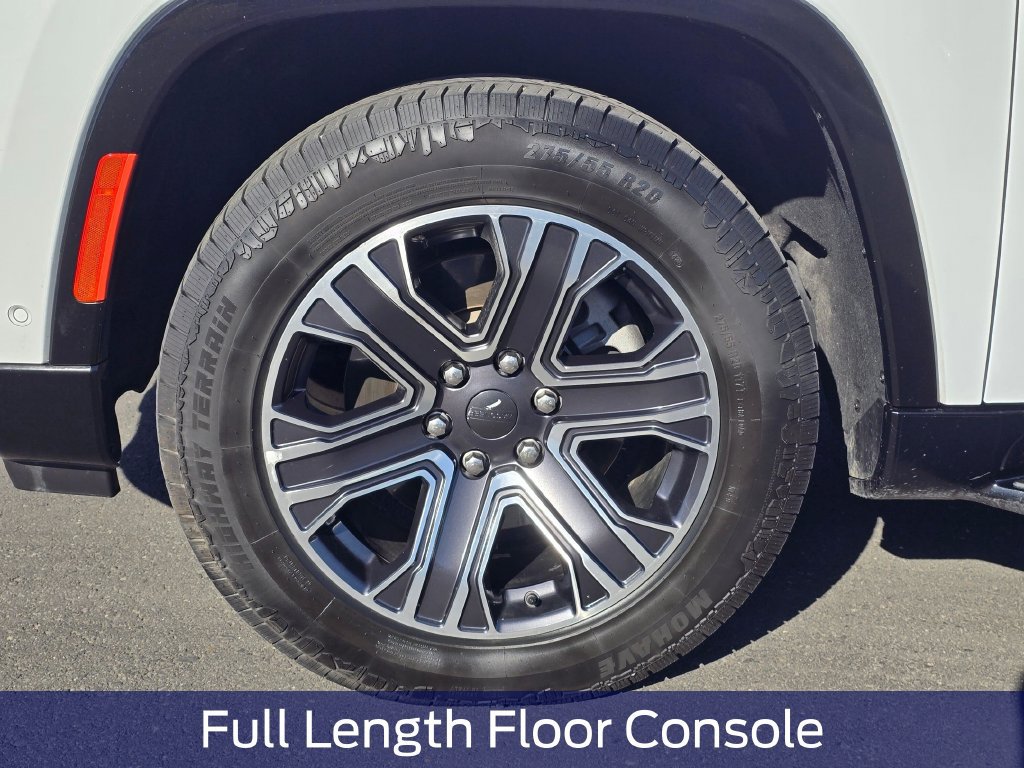 Used 2024 Jeep Wagoneer L Series II w/ Flexible Seating Group AWD/4WD image 9