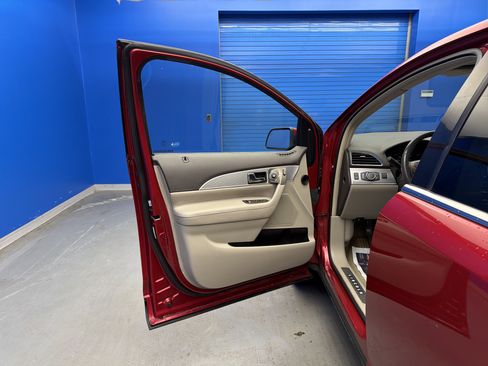 Used 2012 Lincoln MKX FWD image 10