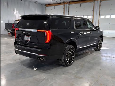 Used 2025 GMC Yukon XL Denali image 5