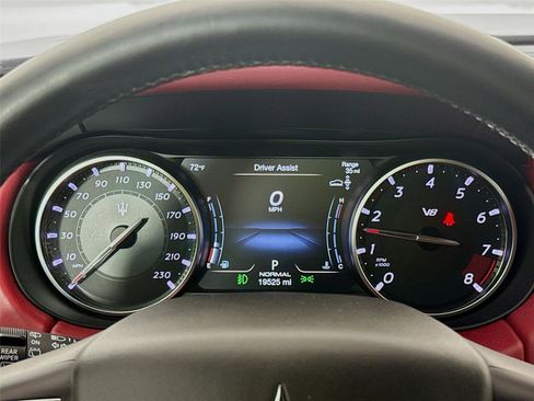 Used 2022 Maserati Levante Trofeo image 12