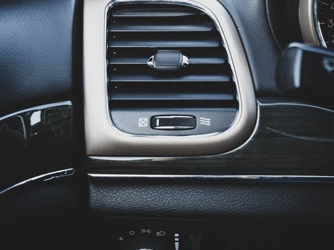 Used 2015 Jeep Grand Cherokee Overland image 13