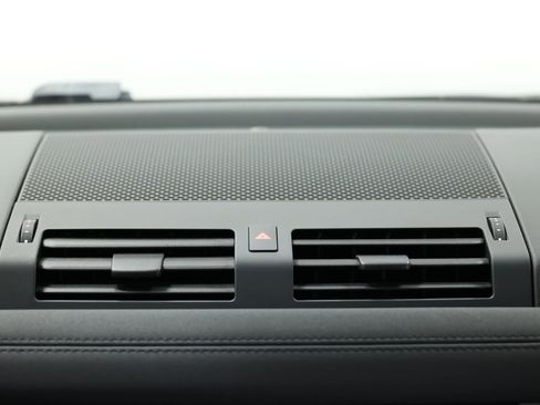 Used 2022 Land Rover Defender 110 SE image 23