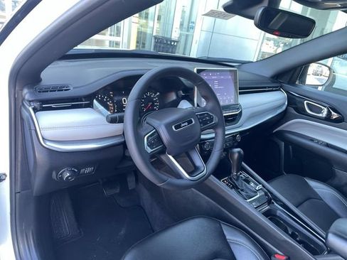 Used 2025 Jeep Compass Limited AWD/4WD image 18