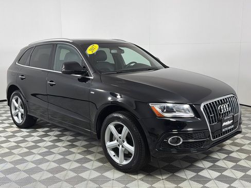 Used 2017 Audi Q5 2.0T Premium Plus w/ Technology Package image 3