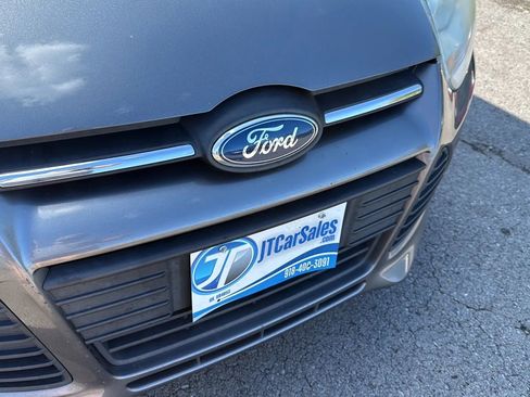 Used 2014 Ford Focus SE w/ SE Sport Package FWD image 22