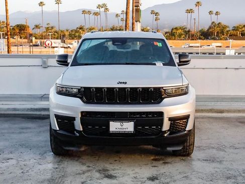 Certified 2024 Jeep Grand Cherokee L Laredo image 3