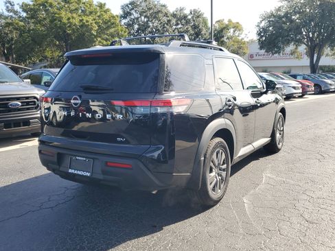 Used 2024 Nissan Pathfinder SV image 7