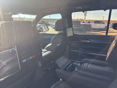 Used 2022 Jeep Grand Wagoneer Series II image 14