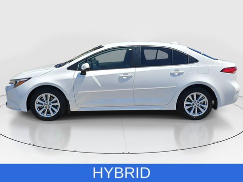 Used 2025 Toyota Corolla LE w/ LE Premium Package FWD image 8