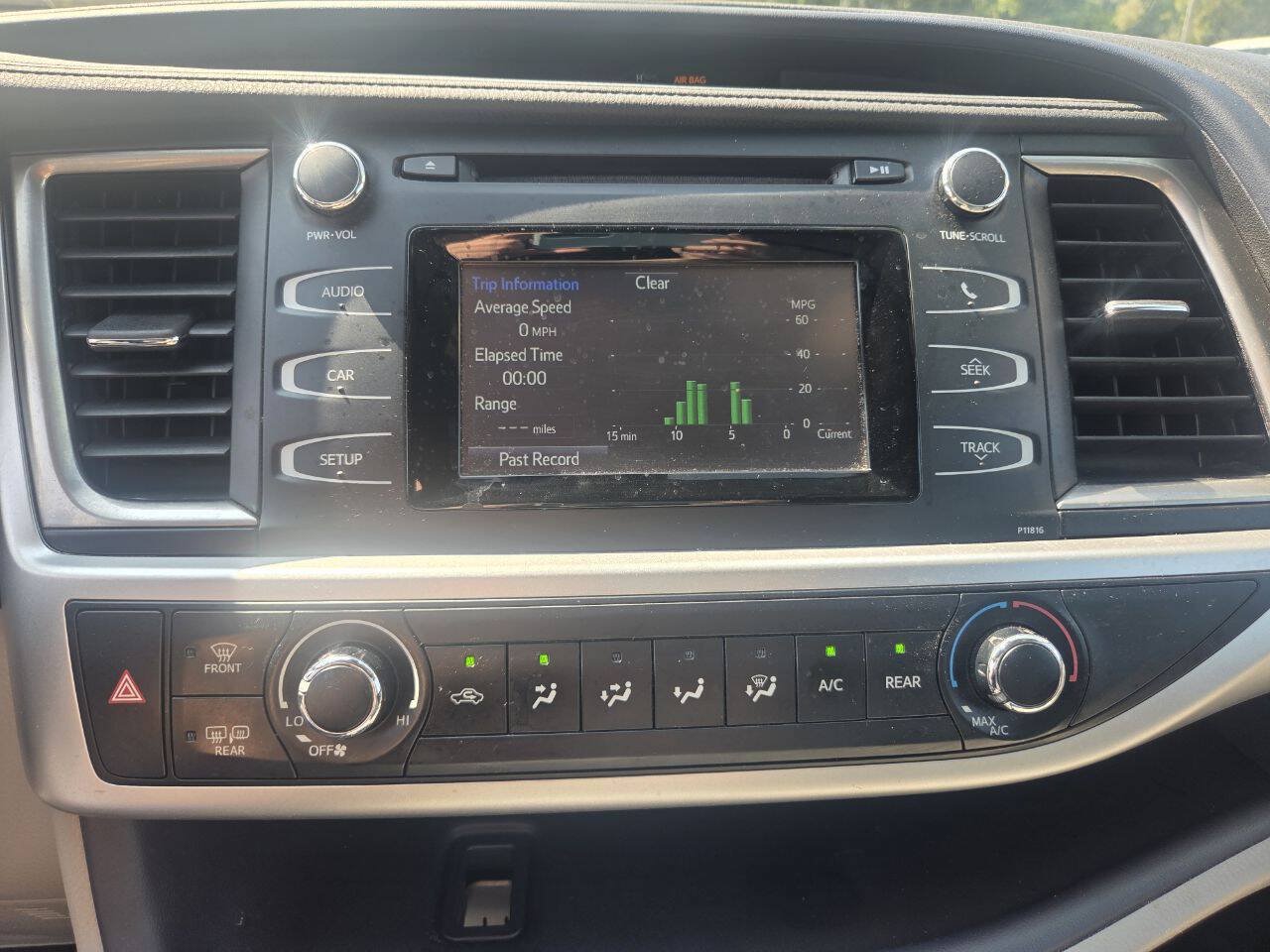Used 2019 Toyota Highlander LE FWD image 9
