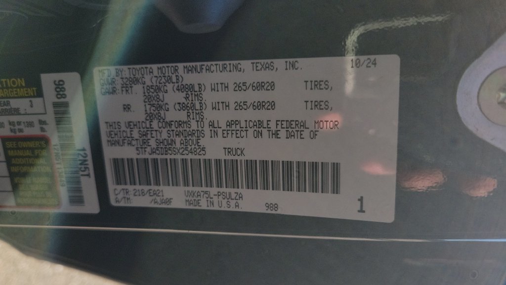 Used 2025 Toyota Tundra Limited AWD/4WD image 23
