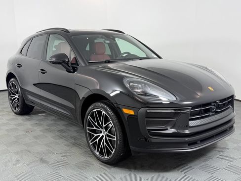 Certified 2026 Porsche Macan AWD/4WD image 9
