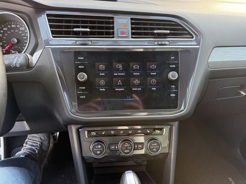 Used 2021 Volkswagen Tiguan SE R-Line image 16