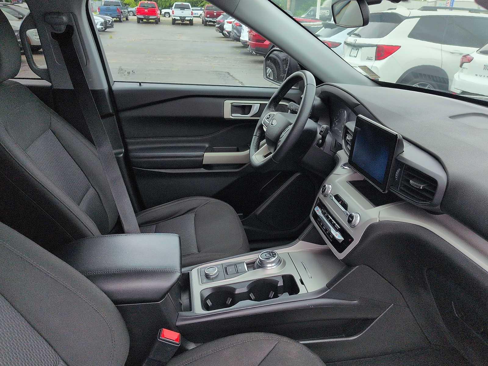 Used 2023 Ford Explorer XLT AWD/4WD image 10