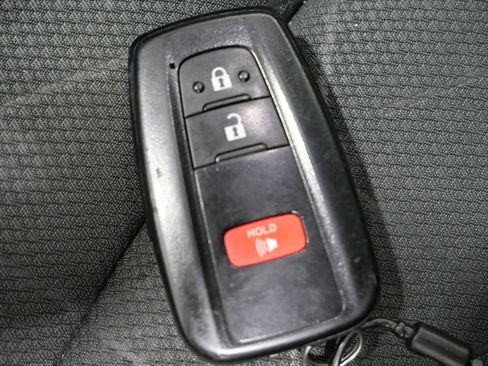 Used 2024 Toyota RAV4 XLE FWD image 28