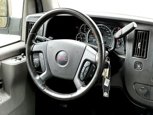 Used 2022 GMC Savana 3500 Extended w/ Driver Convenience Package RWD image 19