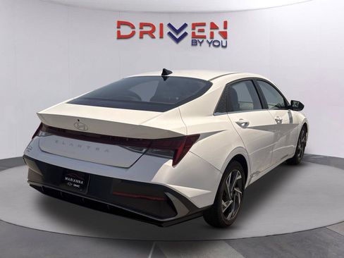 Used 2025 Hyundai Elantra SEL FWD image 4