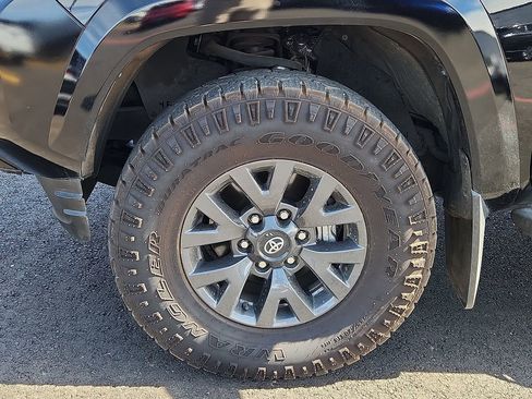 Used 2023 Toyota Tacoma SR5 image 5