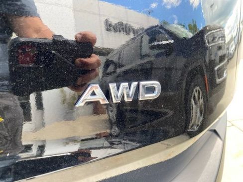 Used 2023 Nissan Rogue S AWD/4WD image 5