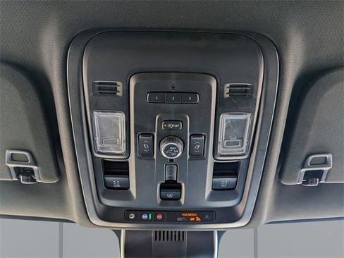 Used 2024 GMC Yukon XL Denali image 24