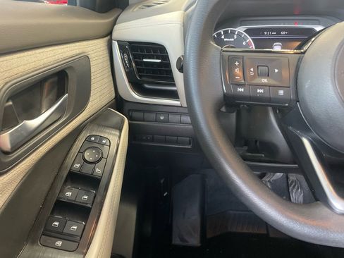 Certified 2023 Nissan Rogue SV image 9