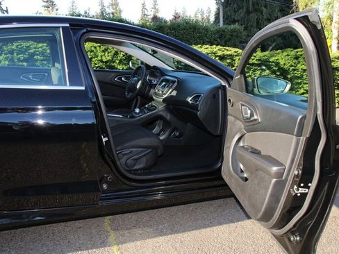 Used 2016 Chrysler 200 LX FWD image 13