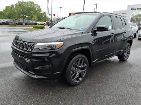 Used 2024 Jeep Compass Limited w/ High Altitude Package AWD/4WD image 9