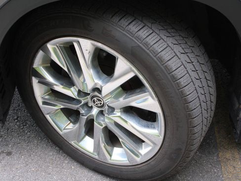Used 2023 Toyota Highlander Limited AWD/4WD image 19