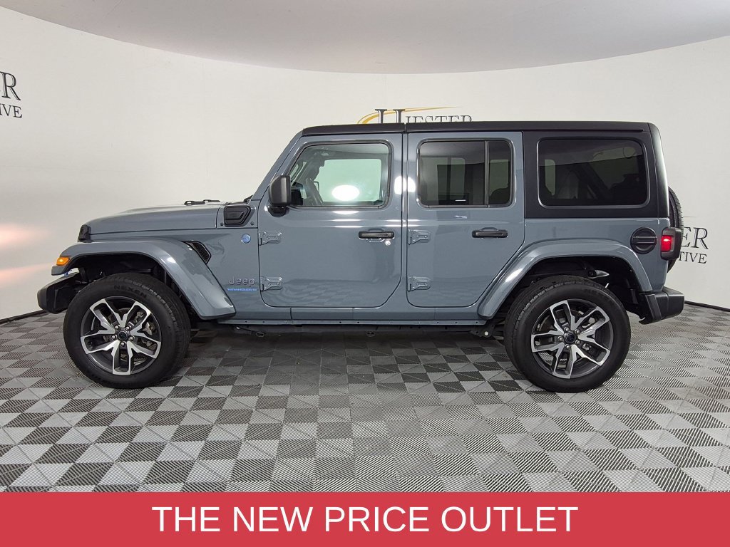 Used 2024 Jeep Wrangler Unlimited w/ Convenience Group AWD/4WD image 7