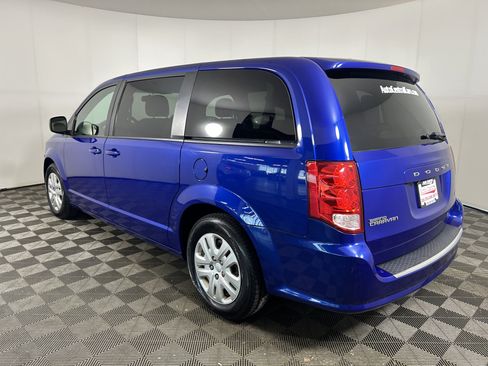 Used 2018 Dodge Grand Caravan SE w/ UConnect Hands-Free Group FWD image 3