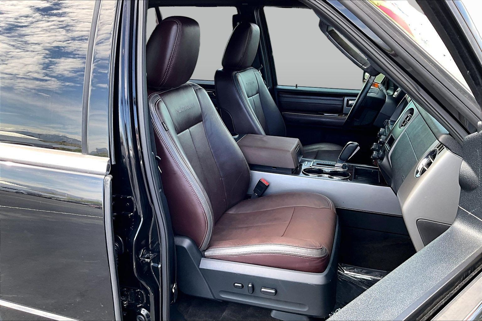 Used 2015 Ford Expedition Platinum AWD/4WD image 7