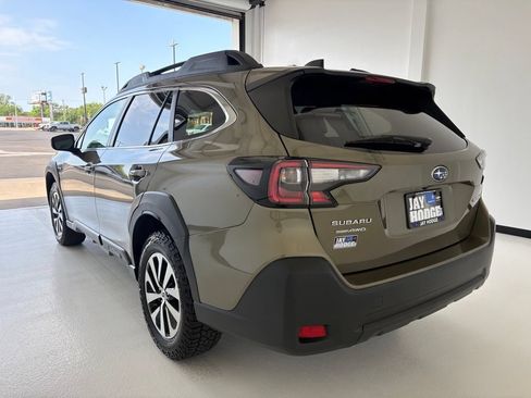 Used 2025 Subaru Outback Premium AWD/4WD image 17