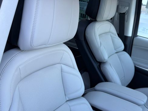 New 2026 Lincoln Navigator L Reserve AWD/4WD image 12