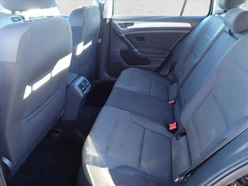 Used 2016 Volkswagen Golf S image 9