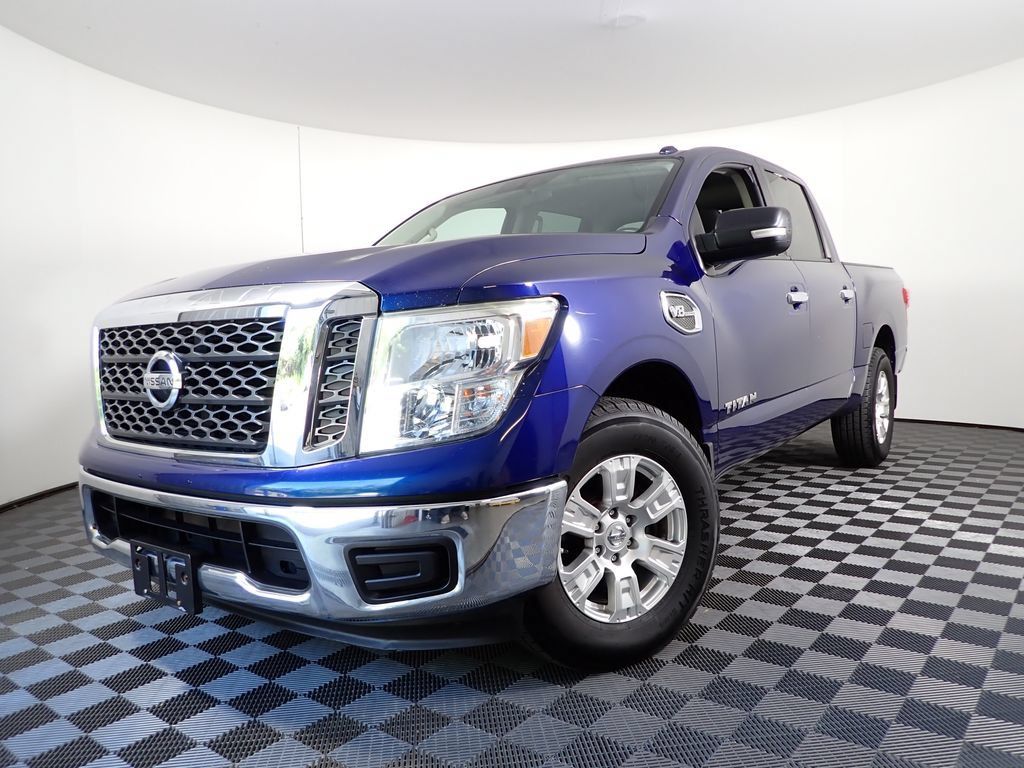 Used 2017 Nissan Titan SV RWD image 2