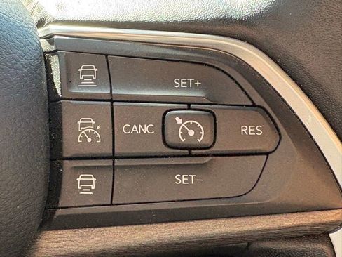Used 2021 Jeep Grand Cherokee L Limited AWD/4WD image 16