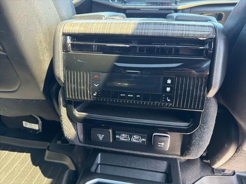 Used 2022 Jeep Wagoneer Series III w/ Premium Group I AWD/4WD image 20