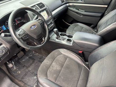 Used 2018 Ford Explorer XLT w/ Equipment Group 202A image 10