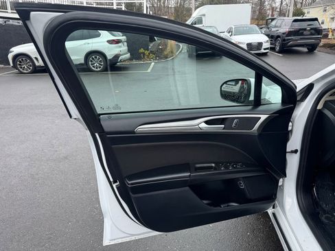 Used 2020 Ford Fusion SE image 18