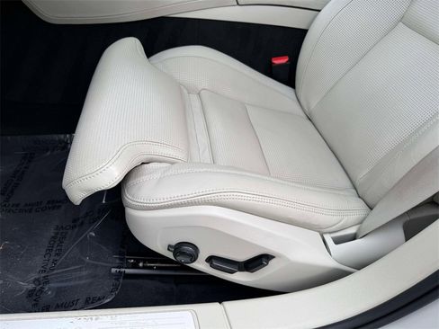 Used 2019 Volvo S60 T8 Inscription image 3