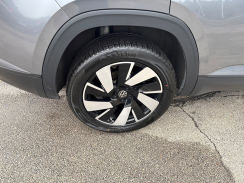 Used 2025 Volkswagen Atlas Cross Sport SE image 32