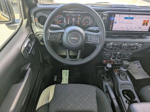 New 2025 Jeep Gladiator Mojave image 14