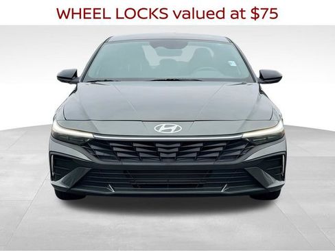 Used 2025 Hyundai Elantra Sport image 8