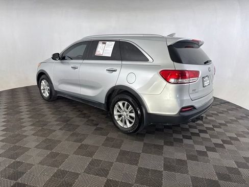 Used 2016 Kia Sorento FWD w/ LX Convenience Package image 9