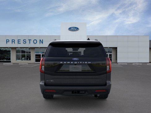 New 2025 Ford Expedition Active image 5