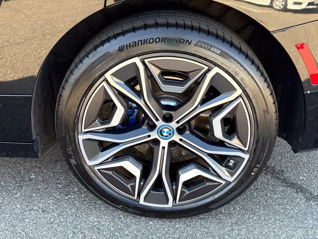 Certified 2024 BMW iX xDrive50 w/ Premium Package AWD/4WD image 13