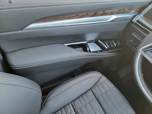 Used 2025 Cadillac Escalade Sport Platinum w/ LPO, ONYX Package image 34